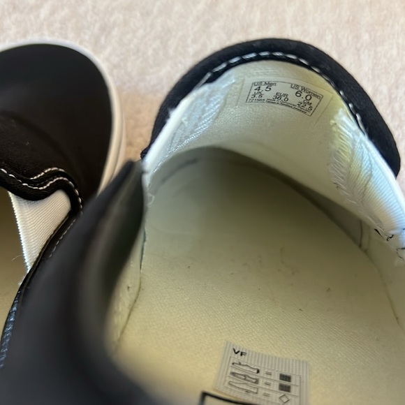 Vans Black and White Classic Slip-On Shoes - Size - Men’s 4.5 / Women’s 6.0 NWT - Picture 4 of 14